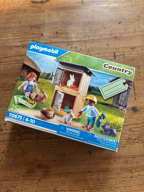 NEW, Playmobil -70675, Country: Rabbit Pen Gift Set - Picture 1 of 9